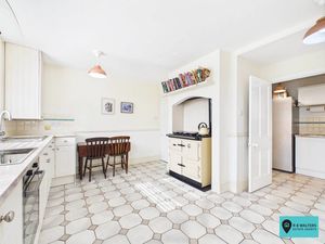 Kitchen/Breakfast Room- click for photo gallery